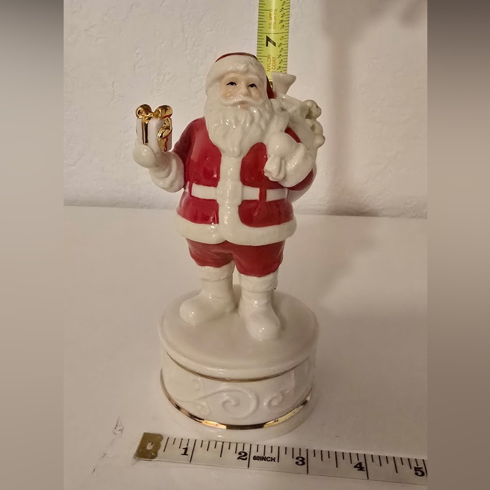 Lenox Musical Santa Figurine Porcelain Gold Trim Wonderland Wishes w/Box - Picture 9 of 9
